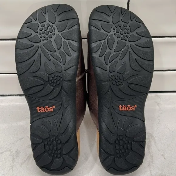 Taos Gift 2 Coco Metallic Size 8 Women’s Sandals Flats Slip On