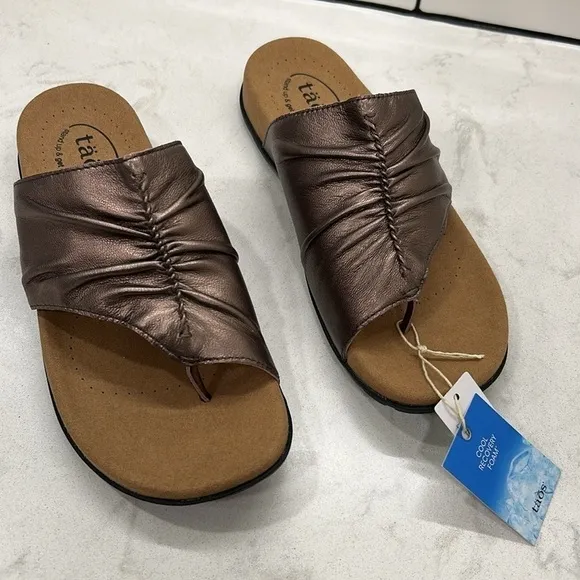 Taos Gift 2 Coco Metallic Size 8 Women’s Sandals Flats Slip On
