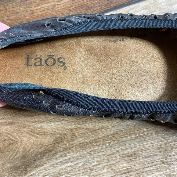 Taos Leather Flats Size 7  7.5