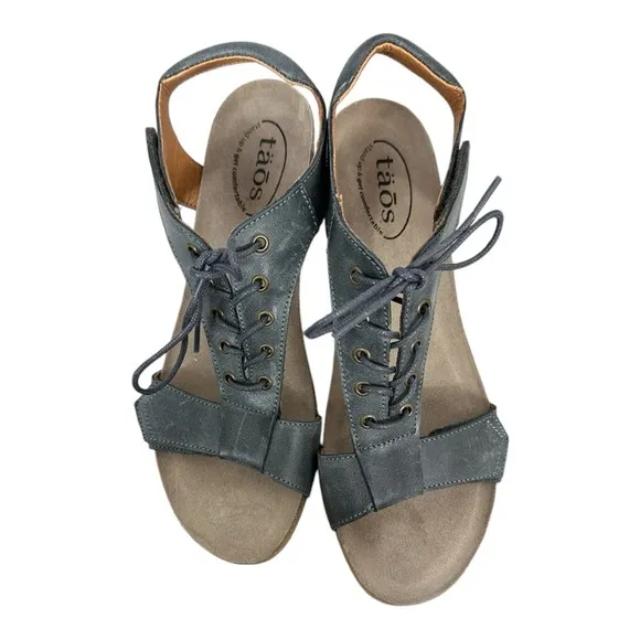 Taos tie wish adjustable green leather sandals size 9