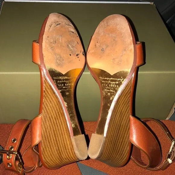 Ted Baker 39 Lernox Camel Brown Trim Stacked Wedge Sandals Gold Tone Hardware