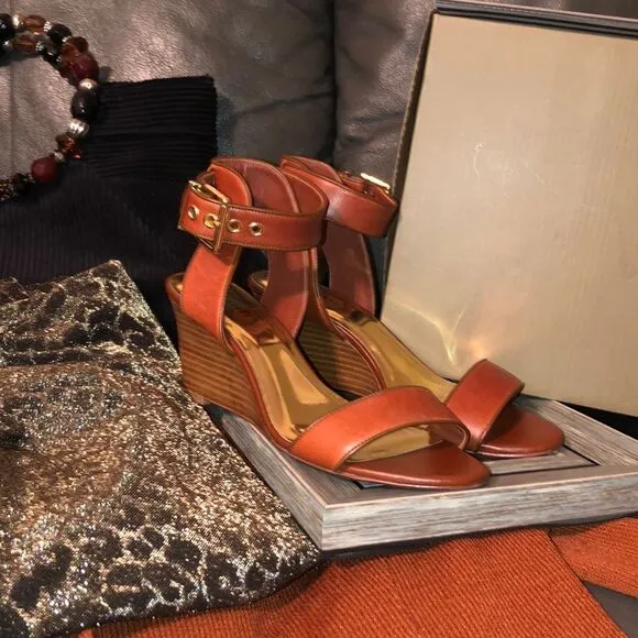 Ted Baker 39 Lernox Camel Brown Trim Stacked Wedge Sandals Gold Tone Hardware