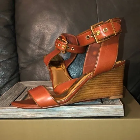 Ted Baker 39 Lernox Camel Brown Trim Stacked Wedge Sandals Gold Tone Hardware
