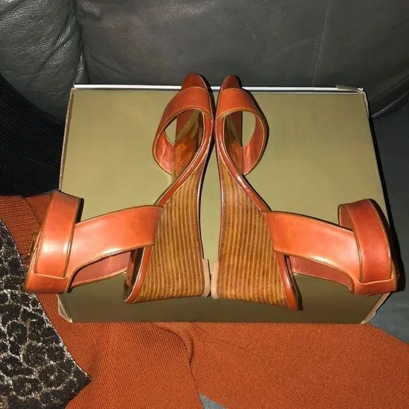 Ted Baker 39 Lernox Camel Brown Trim Stacked Wedge Sandals Gold Tone Hardware