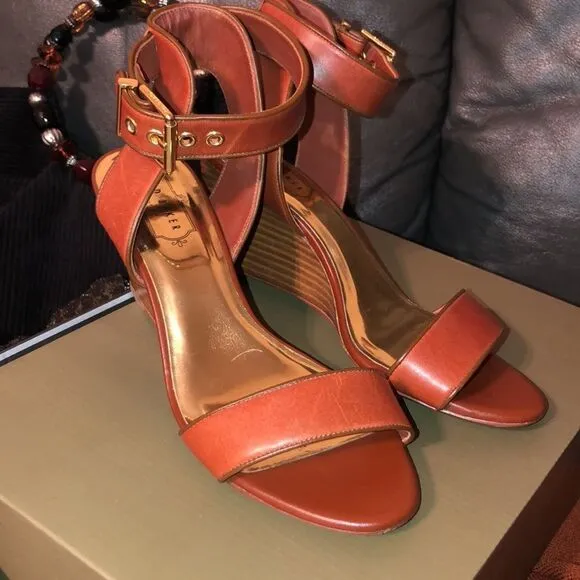 Ted Baker 39 Lernox Camel Brown Trim Stacked Wedge Sandals Gold Tone Hardware