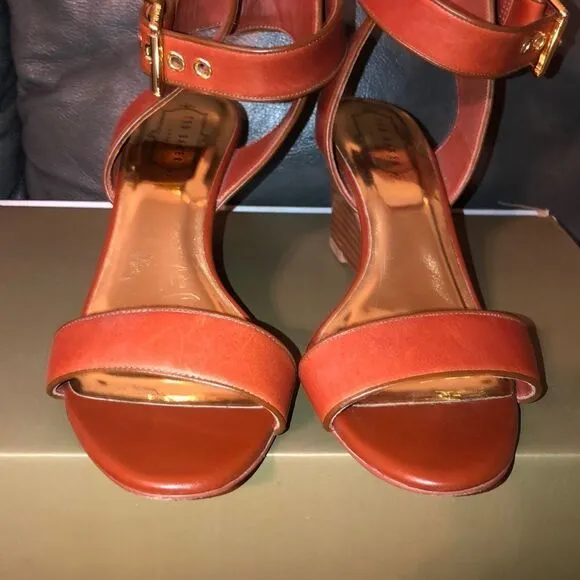 Ted Baker 39 Lernox Camel Brown Trim Stacked Wedge Sandals Gold Tone Hardware