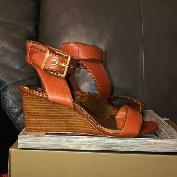 Ted Baker 39 Lernox Camel Brown Trim Stacked Wedge Sandals Gold Tone Hardware