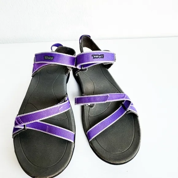 Teva Purple Sandals Womens 7 Verra Crisscross Straps and Adjustable Fastening