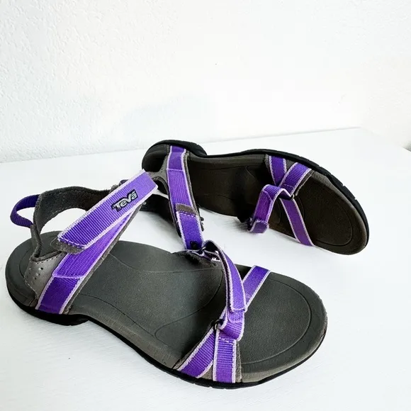 Teva Purple Sandals Womens 7 Verra Crisscross Straps and Adjustable Fastening