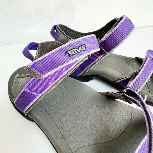 Teva Purple Sandals Womens 7 Verra Crisscross Straps and Adjustable Fastening