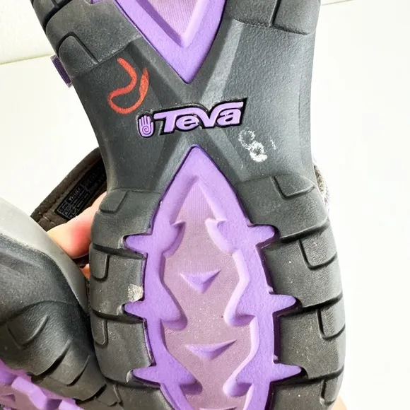 Teva Purple Sandals Womens 7 Verra Crisscross Straps and Adjustable Fastening