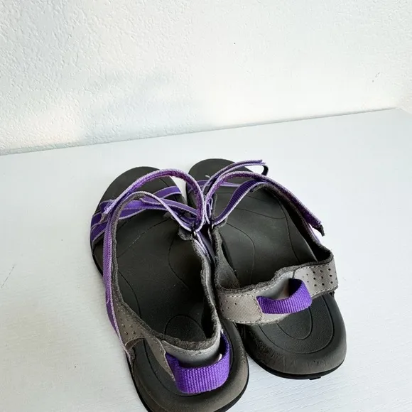 Teva Purple Sandals Womens 7 Verra Crisscross Straps and Adjustable Fastening