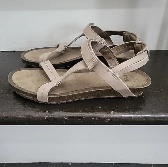 Teva Womens Ysidro Universal 1015121 Beige Leather Comfort Strappy Sandals Sz 11