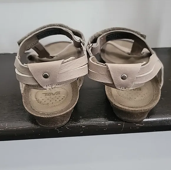 Teva Womens Ysidro Universal 1015121 Beige Leather Comfort Strappy Sandals Sz 11