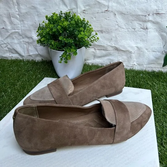 THE BLACKBIRD$150Oak Shimmer Suede women size 9.5 new