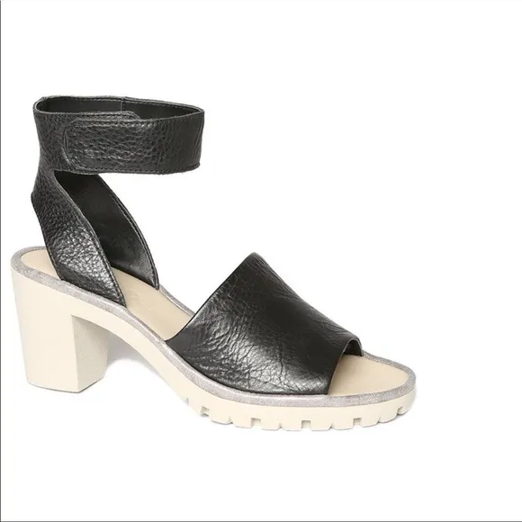 The FLEXX - Black Leather Big Enough Sandals Size 7