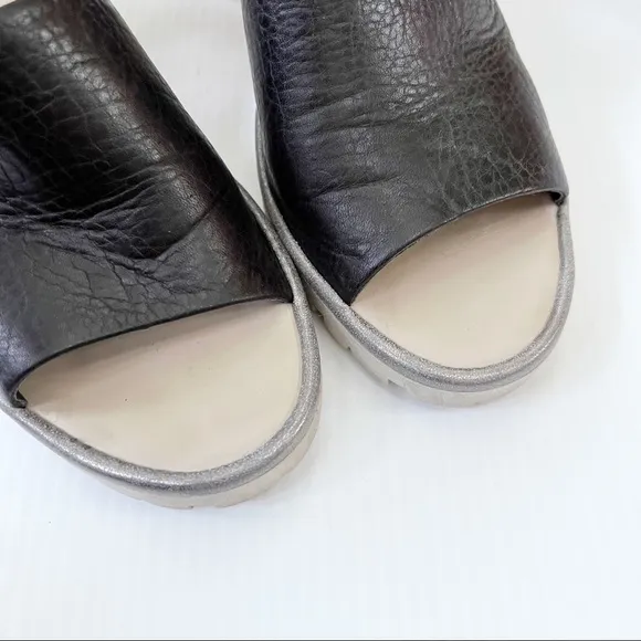 The FLEXX - Black Leather Big Enough Sandals Size 7