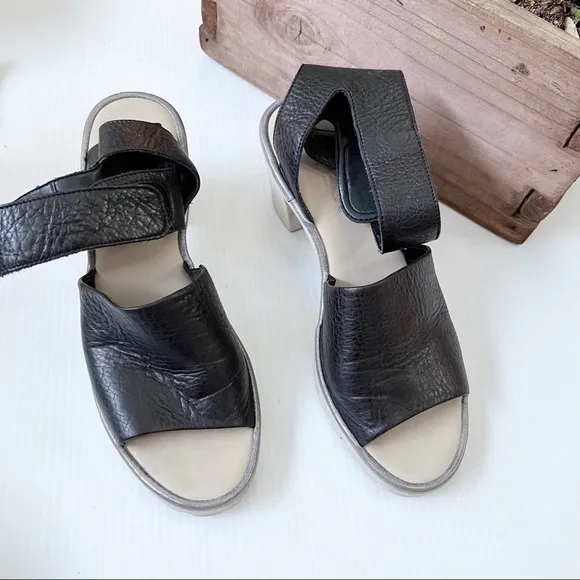 The FLEXX - Black Leather Big Enough Sandals Size 7