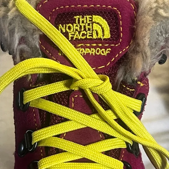THE NORTH FACE  GIRLS McMURDO BOOTS