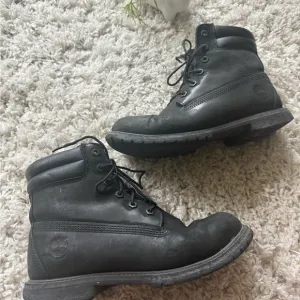 Timberland Black High-Top Boots with Rugged Soles