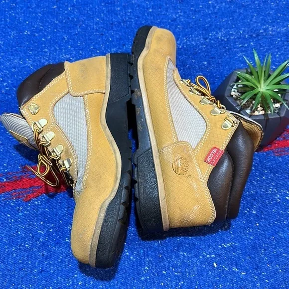 💕Timberland field boots for boys  size 6.5 US