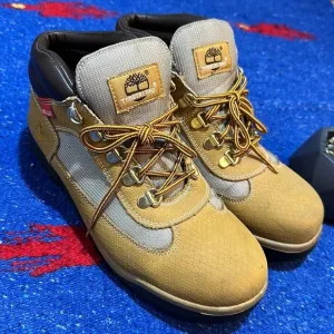 💕Timberland field boots for boys  size 6.5 US