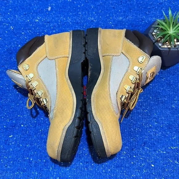 💕Timberland field boots for boys  size 6.5 US