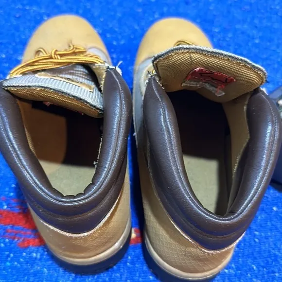 💕Timberland field boots for boys  size 6.5 US