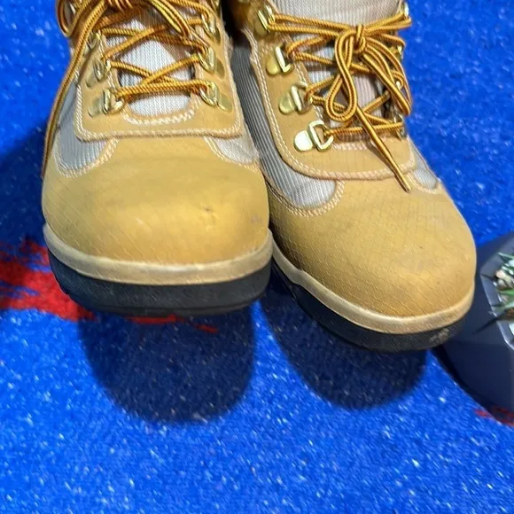 💕Timberland field boots for boys  size 6.5 US