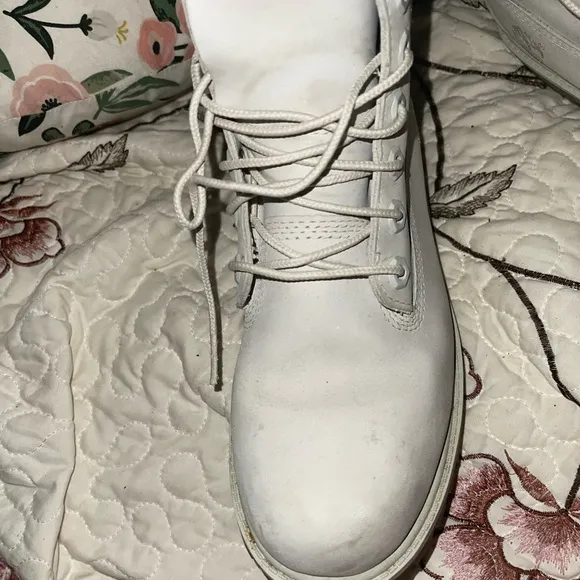 Timberland white boots big girls size 4 white pre loved