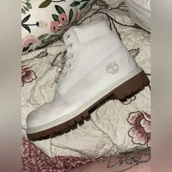 Timberland white boots big girls size 4 white pre loved