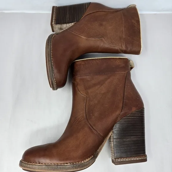 Timberland Womens Bootie Size 10 Marge Short Pull On Carmel Leather Chunk Heels