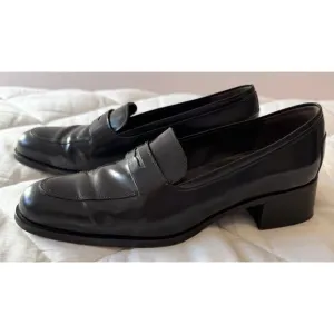 TOD'S Leather Block Heel Loafers Size 8.5 (preppy tradwife office career)