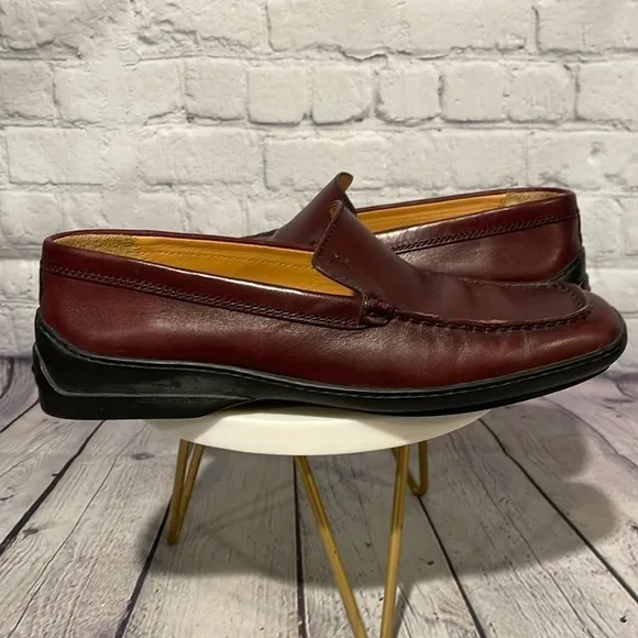TOD'S Women's Leather burgundy loafers Size 7 1/2