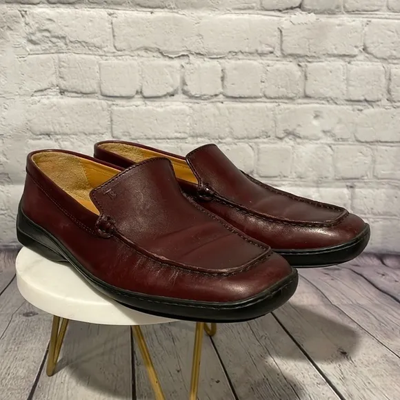 TOD'S Women's Leather burgundy loafers Size 7 1/2