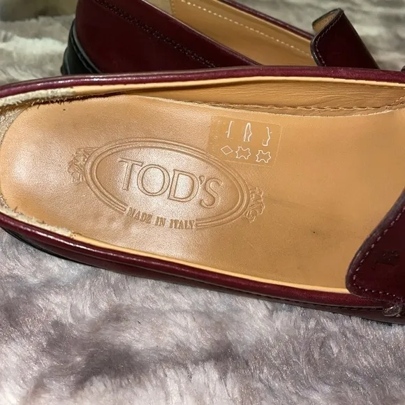 TOD'S Women's Leather burgundy loafers Size 7 1/2