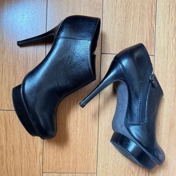 Tory Burch Black All Leather Platform Stiletto High Heel Booties Round Toe 8.5