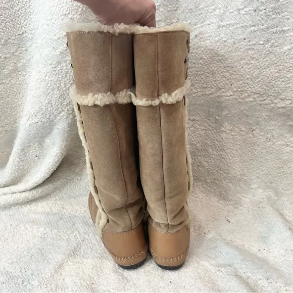 Tory Burch Boots Beige Suede and Sherling Rhinestone Moccasin Pull On Boots 8