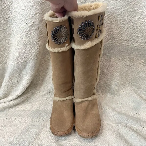 Tory Burch Boots Beige Suede and Sherling Rhinestone Moccasin Pull On Boots 8