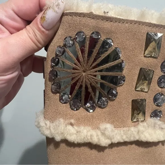 Tory Burch Boots Beige Suede and Sherling Rhinestone Moccasin Pull On Boots 8
