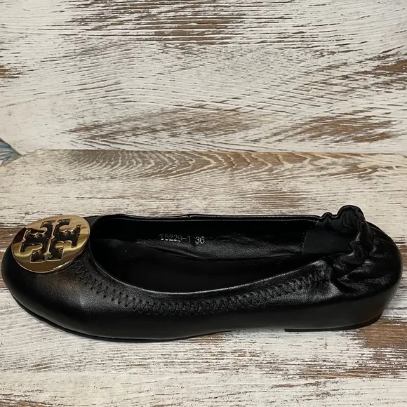TORY BURCH Flats Womens Size 6 Shoes Slip On Black Leather New in Box