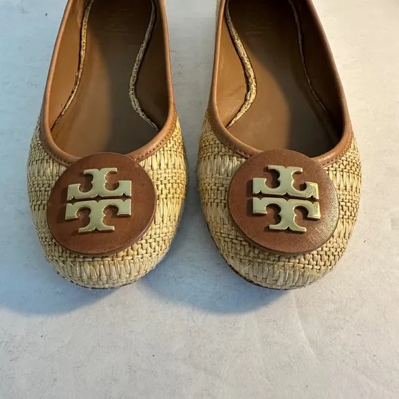 Tory Burch Reva Woven Raffia Ballet Flats Size 8M Brown Medallion Logo Preppy