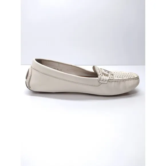 Tory Burch white leather flat loafers Size 5 driving moccasins logo