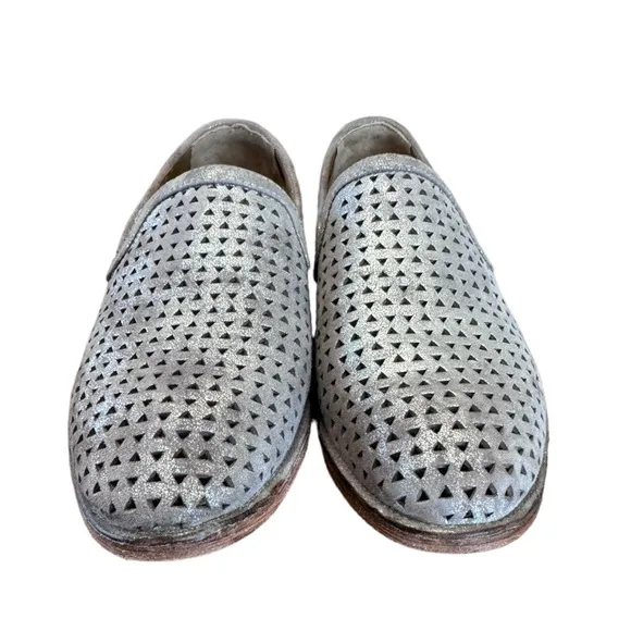 Trask ALI Perforated Platinum Metallic Suede Flats Loafers Shoes Women’s Size 8