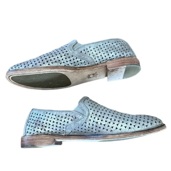 Trask ALI Perforated Platinum Metallic Suede Flats Loafers Shoes Women’s Size 8
