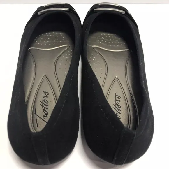 Trotters Women’s Sizzle, Black Slip-On Flats, Size 7.5 WW