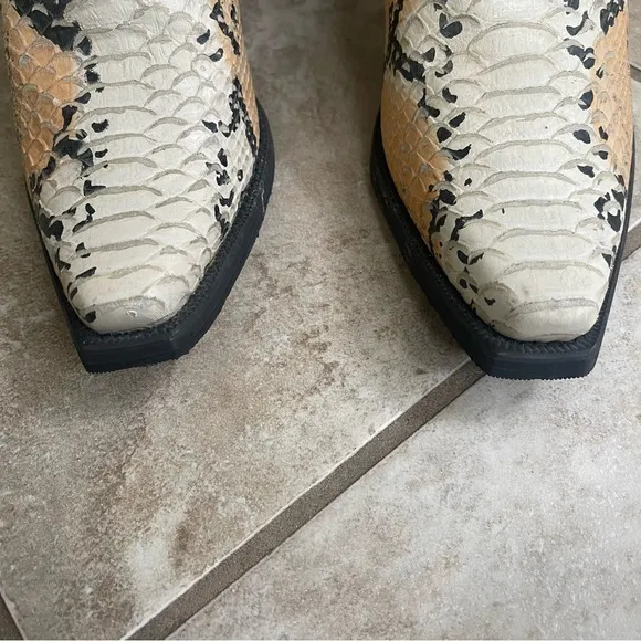Twisted X Women's Simulated Snake Skin Cowboy Western Boots Size 8B rodeo pullon