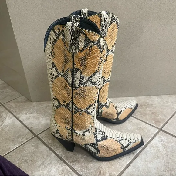 Twisted X Women's Simulated Snake Skin Cowboy Western Boots Size 8B rodeo pullon