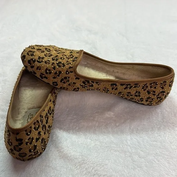 UGG Animal Print w/Grommets Leather Upper Slip-on Flats Size 5.5 Preowned