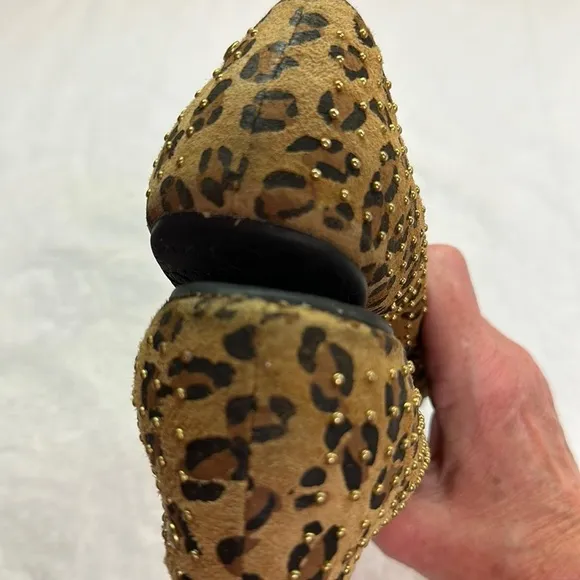 UGG Animal Print w/Grommets Leather Upper Slip-on Flats Size 5.5 Preowned